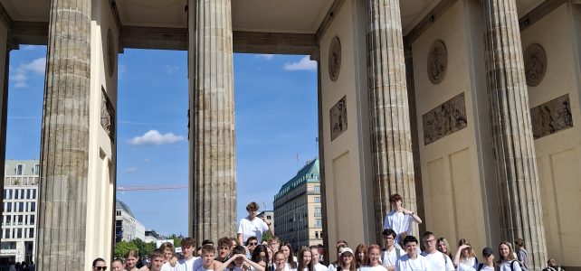 Młodzi ludzie z Polski i z Niemiec odkrywają ślady historii w Berlinie